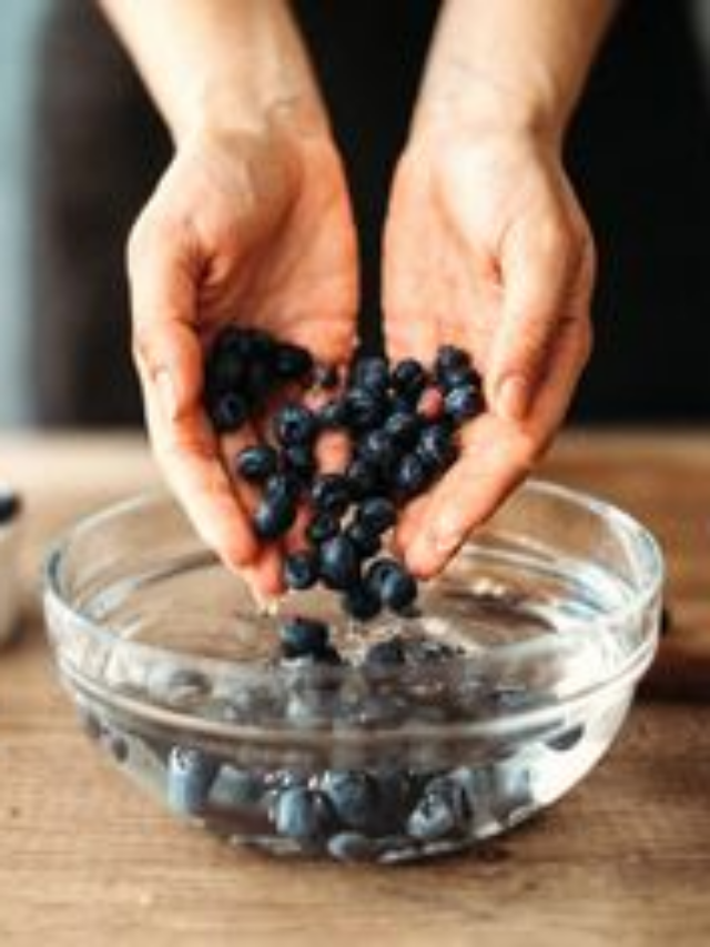 How To Clean Berries Best Ways