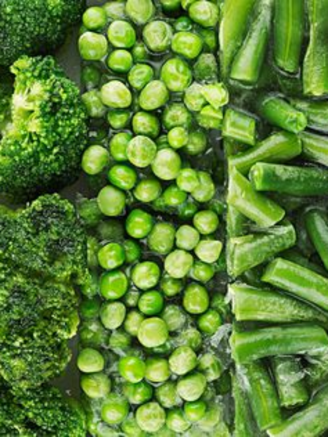 The Best Way To Cook Frozen Peas Isn't Boiling. Here's What To Do Instead