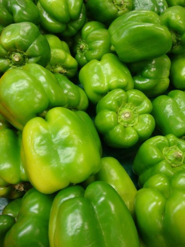 Why You Never See Green Bell Peppers In Multi-Packs