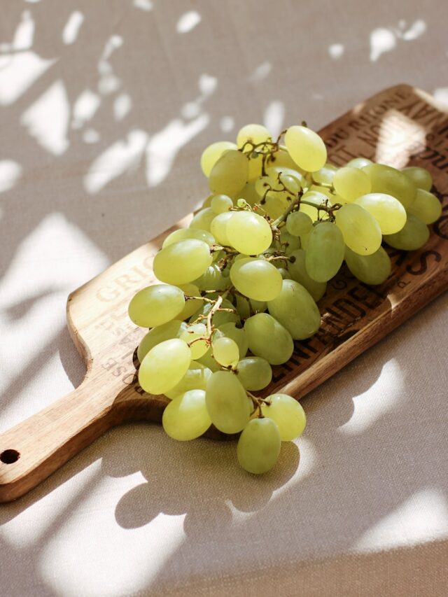 7 Reasons Why You Should Eat (More) Grapes